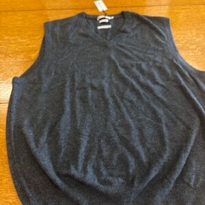 Peter Millar 100% cashmere sweater vest. Medalist